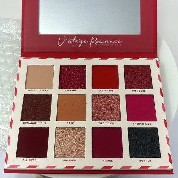 Beauty Creations Vintage Romance Eyeshadow Palette - Picture 5 of 7